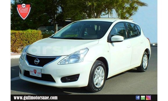 Acheter Import Voiture Nissan Tiida Blanc à Import - Dubai, Burkina-Faso