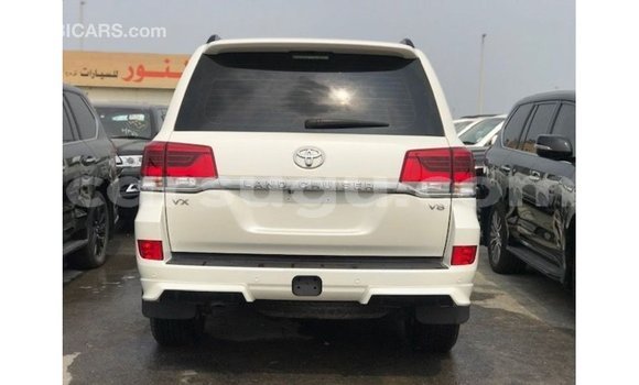 Sayi Imported Toyota Land Cruiser White Mota in Import - Dubai a Burkina Faso Sayi Imported Toyota Land Cruiser White Mota in Import - Dubai a Burkina Faso