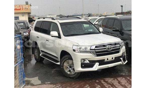 Sayi Imported Toyota Land Cruiser White Mota in Import - Dubai a Burkina Faso Sayi Imported Toyota Land Cruiser White Mota in Import - Dubai a Burkina Faso