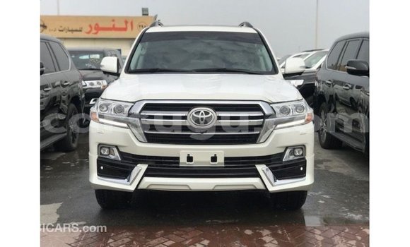 Sayi Imported Toyota Land Cruiser White Mota in Import - Dubai a Burkina Faso Sayi Imported Toyota Land Cruiser White Mota in Import - Dubai a Burkina Faso