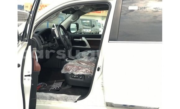 Sayi Imported Toyota Land Cruiser White Mota in Import - Dubai a Burkina Faso Sayi Imported Toyota Land Cruiser White Mota in Import - Dubai a Burkina Faso