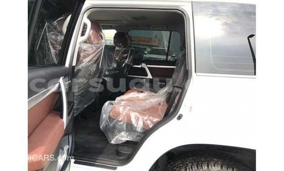 Sayi Imported Toyota Land Cruiser White Mota in Import - Dubai a Burkina Faso Sayi Imported Toyota Land Cruiser White Mota in Import - Dubai a Burkina Faso
