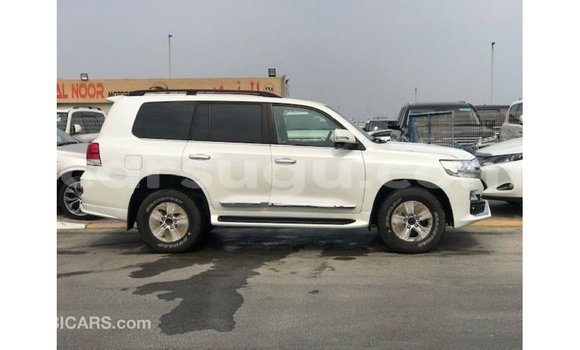 Sayi Imported Toyota Land Cruiser White Mota in Import - Dubai a Burkina Faso Sayi Imported Toyota Land Cruiser White Mota in Import - Dubai a Burkina Faso