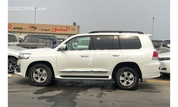 Sayi Imported Toyota Land Cruiser White Mota in Import - Dubai a Burkina Faso Sayi Imported Toyota Land Cruiser White Mota in Import - Dubai a Burkina Faso