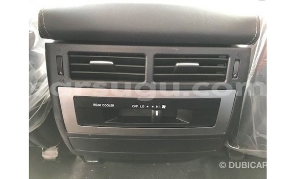 Sayi Imported Toyota Land Cruiser White Mota in Import - Dubai a Burkina Faso Sayi Imported Toyota Land Cruiser White Mota in Import - Dubai a Burkina Faso