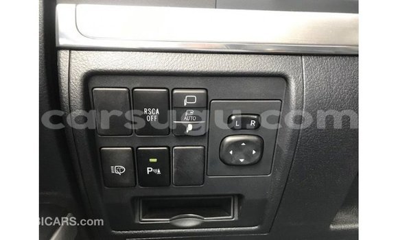 Sayi Imported Toyota Land Cruiser White Mota in Import - Dubai a Burkina Faso Sayi Imported Toyota Land Cruiser White Mota in Import - Dubai a Burkina Faso