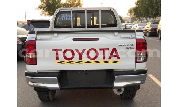 Sayi Imported Toyota Hilux White Mota in Import - Dubai a Burkina Faso Sayi Imported Toyota Hilux White Mota in Import - Dubai a Burkina Faso