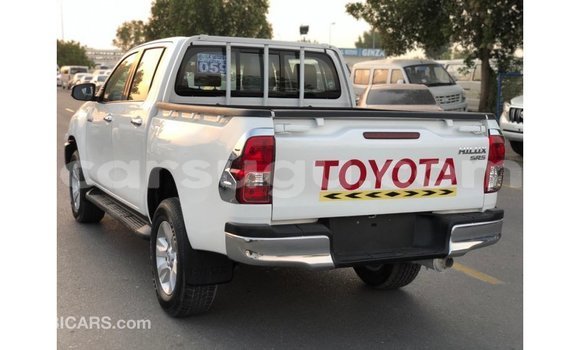 Sayi Imported Toyota Hilux White Mota in Import - Dubai a Burkina Faso Sayi Imported Toyota Hilux White Mota in Import - Dubai a Burkina Faso
