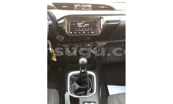 Sayi Imported Toyota Hilux White Mota in Import - Dubai a Burkina Faso Sayi Imported Toyota Hilux White Mota in Import - Dubai a Burkina Faso