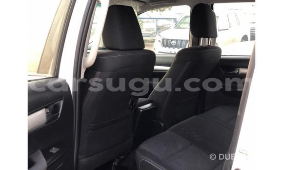 Sayi Imported Toyota Hilux White Mota in Import - Dubai a Burkina Faso Sayi Imported Toyota Hilux White Mota in Import - Dubai a Burkina Faso