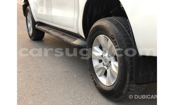 Sayi Imported Toyota Hilux White Mota in Import - Dubai a Burkina Faso Sayi Imported Toyota Hilux White Mota in Import - Dubai a Burkina Faso