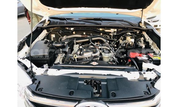 Sayi Imported Toyota Hilux White Mota in Import - Dubai a Burkina Faso Sayi Imported Toyota Hilux White Mota in Import - Dubai a Burkina Faso