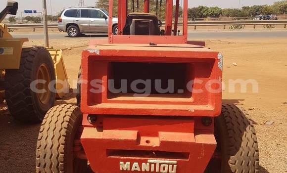 Acheter Occasion Utilitaire Manitou M426CP Rouge à Ouagadougou au Burkina-Faso Acheter Occasion Utilitaire Manitou M426CP Rouge à Ouagadougou au Burkina-Faso