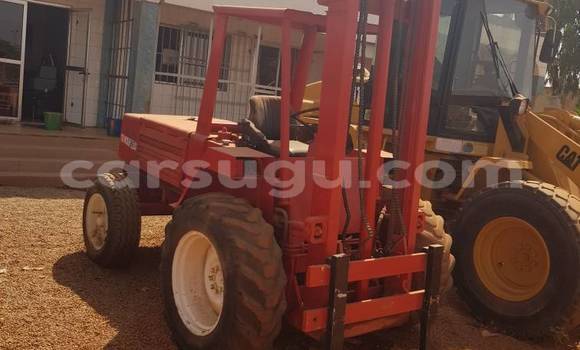 Acheter Occasion Utilitaire Manitou M426CP Rouge à Ouagadougou, Burkina-Faso Acheter Occasion Utilitaire Manitou M426CP Rouge à Ouagadougou, Burkina-Faso