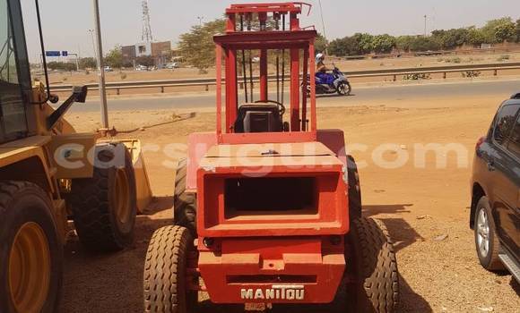Acheter Occasion Utilitaire Manitou M426CP Rouge à Ouagadougou, Burkina-Faso Acheter Occasion Utilitaire Manitou M426CP Rouge à Ouagadougou, Burkina-Faso