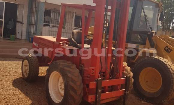 Acheter Occasion Utilitaire Manitou M426CP Rouge à Ouagadougou, Burkina-Faso Acheter Occasion Utilitaire Manitou M426CP Rouge à Ouagadougou, Burkina-Faso