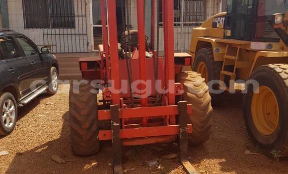 Acheter Occasion Utilitaire Manitou M426CP Rouge à Ouagadougou, Burkina-Faso Acheter Occasion Utilitaire Manitou M426CP Rouge à Ouagadougou, Burkina-Faso
