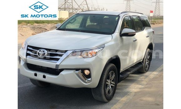 Sayi Imported Toyota Fortuner White Mota in Import - Dubai a Burkina Faso Sayi Imported Toyota Fortuner White Mota in Import - Dubai a Burkina Faso