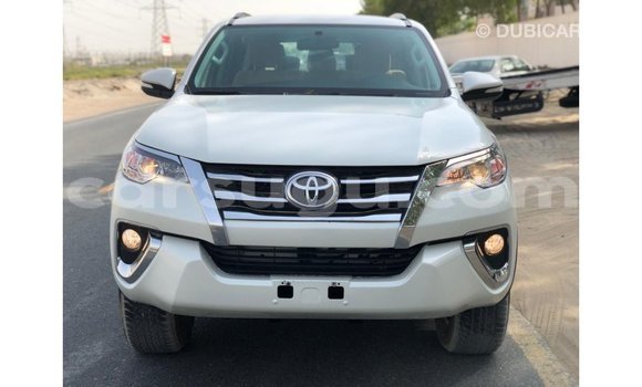 Sayi Imported Toyota Fortuner White Mota in Import - Dubai a Burkina Faso Sayi Imported Toyota Fortuner White Mota in Import - Dubai a Burkina Faso