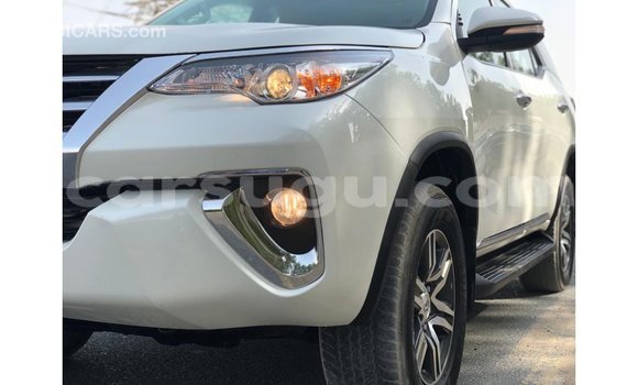 Sayi Imported Toyota Fortuner White Mota in Import - Dubai a Burkina Faso Sayi Imported Toyota Fortuner White Mota in Import - Dubai a Burkina Faso