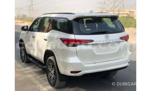 Sayi Imported Toyota Fortuner White Mota in Import - Dubai a Burkina Faso Sayi Imported Toyota Fortuner White Mota in Import - Dubai a Burkina Faso