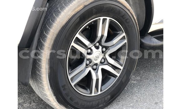 Sayi Imported Toyota Fortuner White Mota in Import - Dubai a Burkina Faso Sayi Imported Toyota Fortuner White Mota in Import - Dubai a Burkina Faso