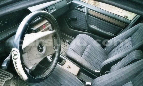 Sayi Na hannu Mercedes-Benz 250 Black Mota in Ouagadougou a Burkina Faso Sayi Na hannu Mercedes-Benz 250 Black Mota in Ouagadougou a Burkina Faso