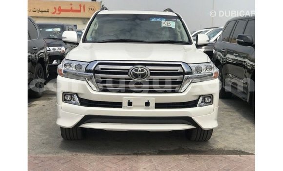 Sayi Imported Toyota Land Cruiser White Mota in Import - Dubai a Burkina Faso Sayi Imported Toyota Land Cruiser White Mota in Import - Dubai a Burkina Faso