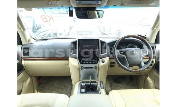Sayi Imported Toyota Land Cruiser White Mota in Import - Dubai a Burkina Faso Sayi Imported Toyota Land Cruiser White Mota in Import - Dubai a Burkina Faso