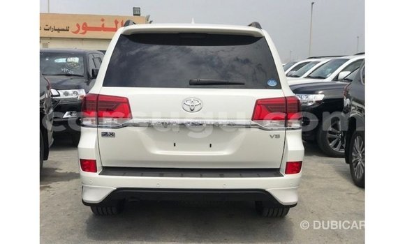Sayi Imported Toyota Land Cruiser White Mota in Import - Dubai a Burkina Faso Sayi Imported Toyota Land Cruiser White Mota in Import - Dubai a Burkina Faso