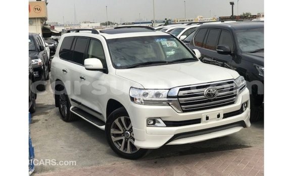Sayi Imported Toyota Land Cruiser White Mota in Import - Dubai a Burkina Faso Sayi Imported Toyota Land Cruiser White Mota in Import - Dubai a Burkina Faso