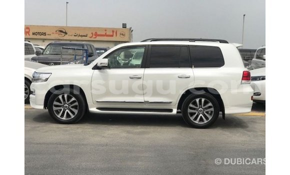 Sayi Imported Toyota Land Cruiser White Mota in Import - Dubai a Burkina Faso Sayi Imported Toyota Land Cruiser White Mota in Import - Dubai a Burkina Faso