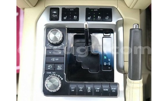 Sayi Imported Toyota Land Cruiser White Mota in Import - Dubai a Burkina Faso Sayi Imported Toyota Land Cruiser White Mota in Import - Dubai a Burkina Faso