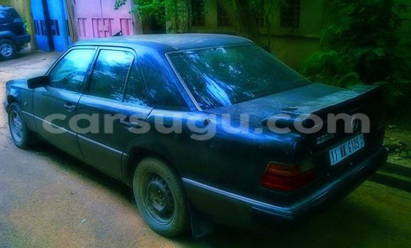 Sayi Na hannu Mercedes-Benz 250 Black Mota in Ouagadougou a Burkina Faso Sayi Na hannu Mercedes-Benz 250 Black Mota in Ouagadougou a Burkina Faso