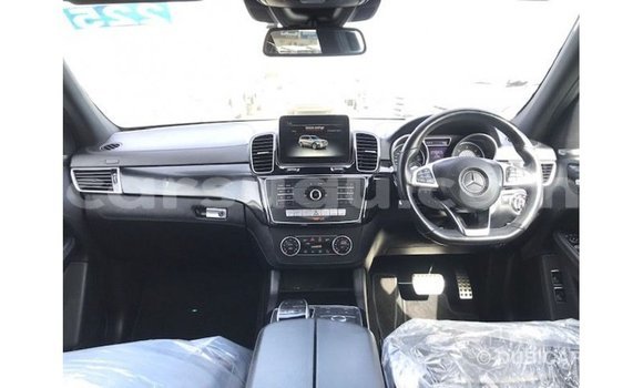 Sayi Imported Mercedes-Benz 190 White Mota in Import - Dubai a Burkina Faso Sayi Imported Mercedes-Benz 190 White Mota in Import - Dubai a Burkina Faso