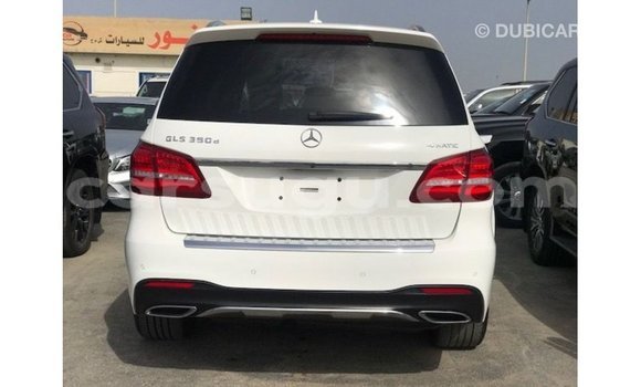 Sayi Imported Mercedes-Benz 190 White Mota in Import - Dubai a Burkina Faso Sayi Imported Mercedes-Benz 190 White Mota in Import - Dubai a Burkina Faso