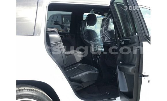 Sayi Imported Mercedes-Benz 190 White Mota in Import - Dubai a Burkina Faso Sayi Imported Mercedes-Benz 190 White Mota in Import - Dubai a Burkina Faso