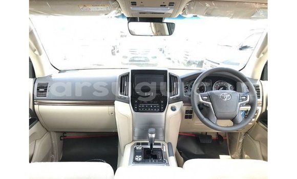 Sayi Imported Toyota Land Cruiser White Mota in Import - Dubai a Burkina Faso Sayi Imported Toyota Land Cruiser White Mota in Import - Dubai a Burkina Faso