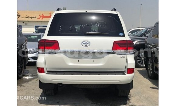 Sayi Imported Toyota Land Cruiser White Mota in Import - Dubai a Burkina Faso Sayi Imported Toyota Land Cruiser White Mota in Import - Dubai a Burkina Faso