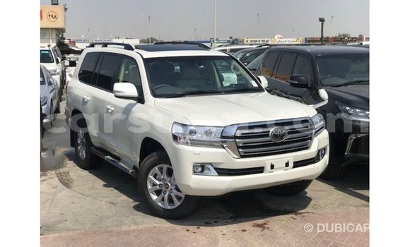 Sayi Imported Toyota Land Cruiser White Mota in Import - Dubai a Burkina Faso Sayi Imported Toyota Land Cruiser White Mota in Import - Dubai a Burkina Faso