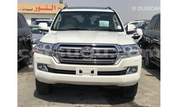 Sayi Imported Toyota Land Cruiser White Mota in Import - Dubai a Burkina Faso Sayi Imported Toyota Land Cruiser White Mota in Import - Dubai a Burkina Faso