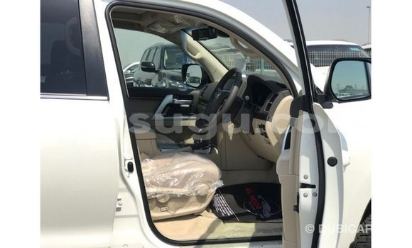 Sayi Imported Toyota Land Cruiser White Mota in Import - Dubai a Burkina Faso Sayi Imported Toyota Land Cruiser White Mota in Import - Dubai a Burkina Faso