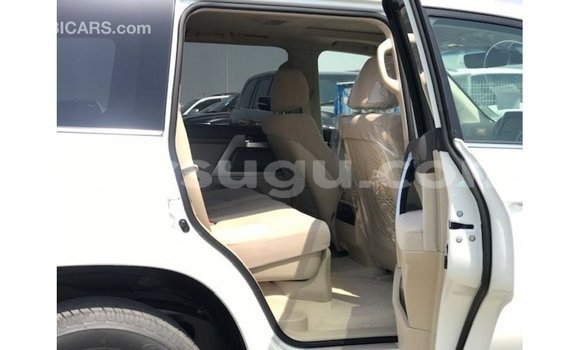 Sayi Imported Toyota Land Cruiser White Mota in Import - Dubai a Burkina Faso Sayi Imported Toyota Land Cruiser White Mota in Import - Dubai a Burkina Faso