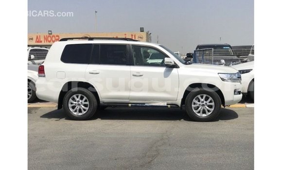 Sayi Imported Toyota Land Cruiser White Mota in Import - Dubai a Burkina Faso Sayi Imported Toyota Land Cruiser White Mota in Import - Dubai a Burkina Faso