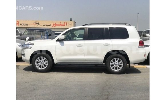 Sayi Imported Toyota Land Cruiser White Mota in Import - Dubai a Burkina Faso Sayi Imported Toyota Land Cruiser White Mota in Import - Dubai a Burkina Faso