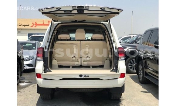 Sayi Imported Toyota Land Cruiser White Mota in Import - Dubai a Burkina Faso Sayi Imported Toyota Land Cruiser White Mota in Import - Dubai a Burkina Faso