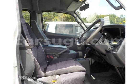 Sayi Imported Toyota Hiace White Mota in Import - Dubai a Burkina Faso Sayi Imported Toyota Hiace White Mota in Import - Dubai a Burkina Faso