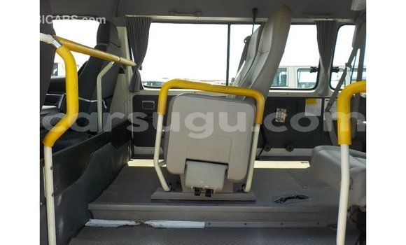 Sayi Imported Toyota Hiace White Mota in Import - Dubai a Burkina Faso Sayi Imported Toyota Hiace White Mota in Import - Dubai a Burkina Faso