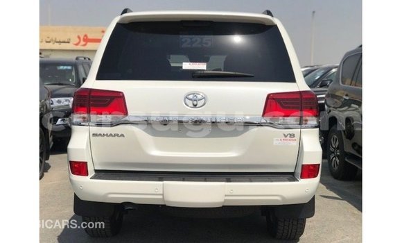 Sayi Imported Toyota Land Cruiser White Mota in Import - Dubai a Burkina Faso Sayi Imported Toyota Land Cruiser White Mota in Import - Dubai a Burkina Faso