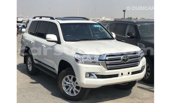 Sayi Imported Toyota Land Cruiser White Mota in Import - Dubai a Burkina Faso Sayi Imported Toyota Land Cruiser White Mota in Import - Dubai a Burkina Faso